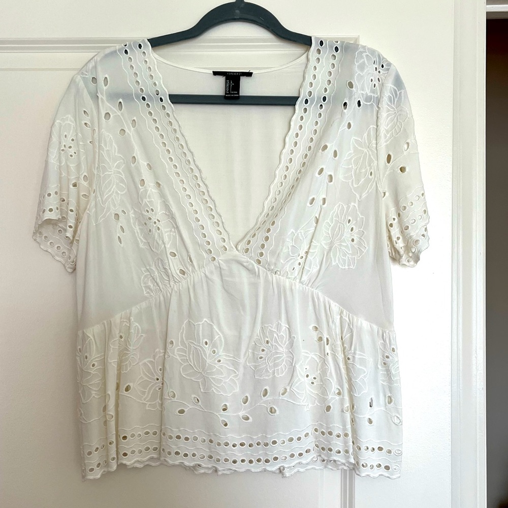 Detailed Deep V Shirt 💓